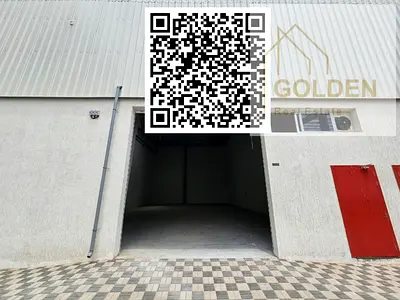 مستودع جديد أول ساكن على الطريق الرئيسي بموقع مميز، بمساحة 3,500 قدم مربع، كهرباء 35 كيلو وات، وحمام داخلي، مناسب للأنشطة الخفيفة والتخزين وجاهز للتشغ