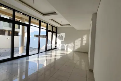 Vacant | Unfurnished | Maids | Golf Community