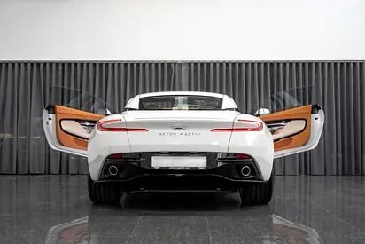 2025 Aston Martin DB12 — фото 7