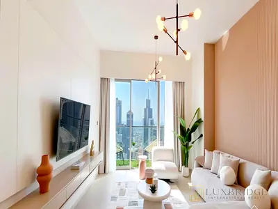 LUXURY FURNISHED | TOP FLOOR | MID OCTOBER