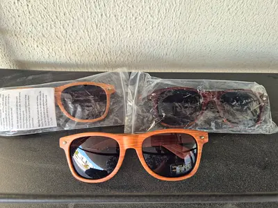 Wood-effect wayfarer sunglasses (pack of 3)