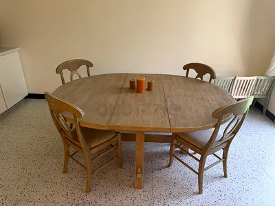 Pottery barn, Solid Oak Extendable Dining Table with 4 Matching Chairs