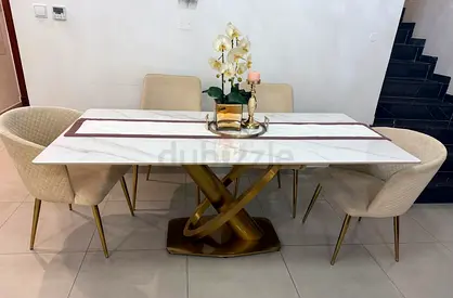 Dining table marble finish