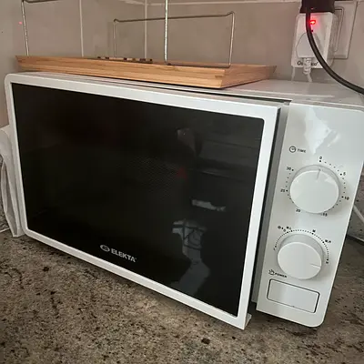 Elekta Compact Microwave Oven - White, Good Working Condition