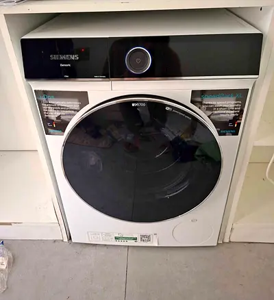 Siemens IQ700 washing machine 9kg 1400 rpm freestanding