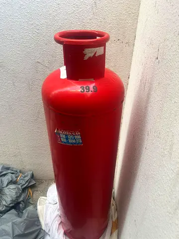 Full 39.9kg Red LPG Gas Cylinder - Good Condition