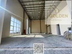 Showroom 51 kW Electricity Main Road Location Easy Loading & Unloading