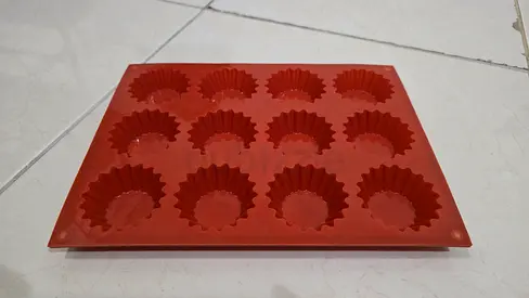 Silicone 12-Cup Muffin/Cupcake Baking Tray - Non-stick Negotiable