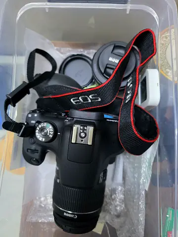 Canon 2000 D