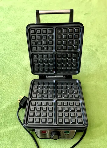 Geepas 4-Slice Waffle Maker