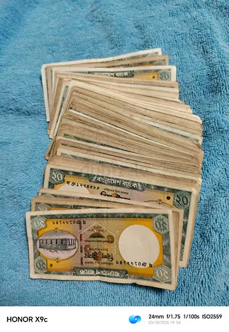 100 banknotes of the 20-Taka denomination.