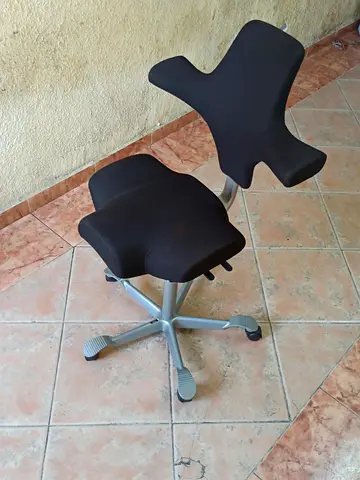 Ergonomic Hag Capisco 8106 Chair Adjustable Seat Depth and Backrest Height