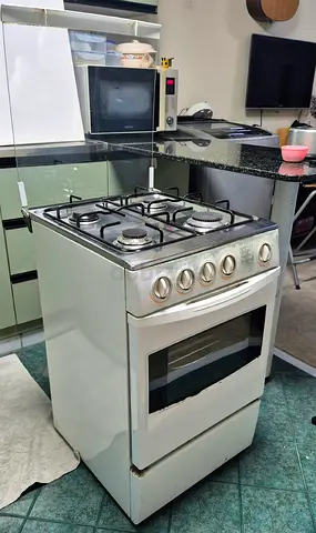 Oven (cooking range) with 4 burners gas stove, freestanding, good condition