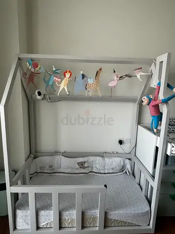 Wooden crib