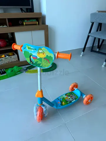 Kids 3-Wheel Scooter with Handlebar and Cartoon Deck - Good Condition