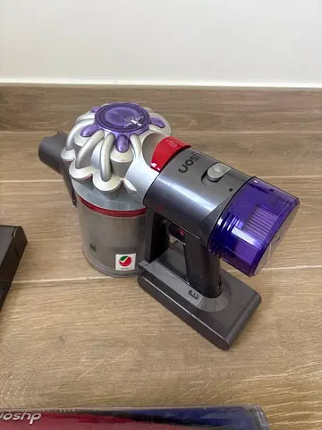 Dyson V8 Cordless Vacuum (SV25) + 2 Cleaner Heads, Charger + Full Accessory Set