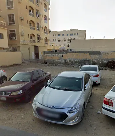 جميع الرسوم الحكوميه مدفوعه / تملك حر لجميع الجنسيات / موقع استراتيجي / مساحه ممتازه