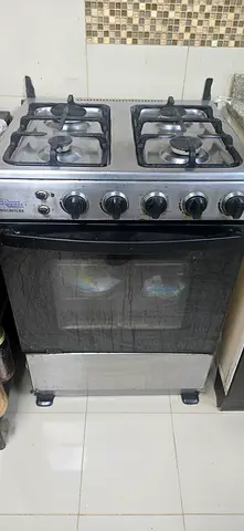 Used freestanding 4-burner gas cooker with oven - good working condition