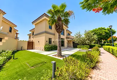 Exceptional Golf-Course Villa | High-End Finishes