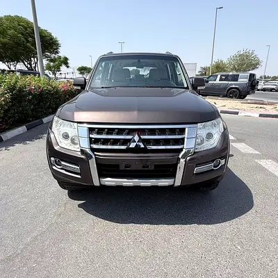 2017 Mitsubishi Pajero GLS GCC Specs