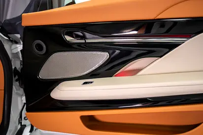 2025 Aston Martin DB12 缩略图 14