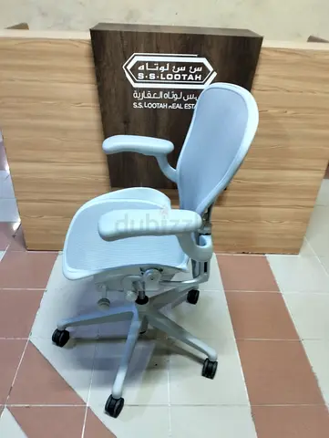 Herman miller Aeron remastered chair size B fully loaded for selling