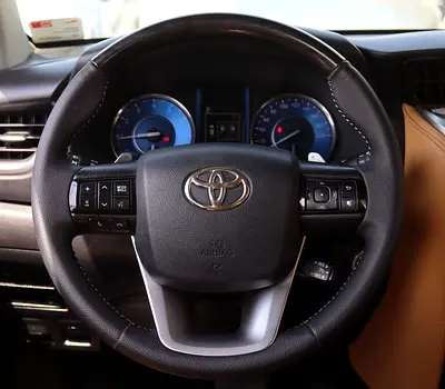 2021 Toyota FORTUNER — миниатюра 13