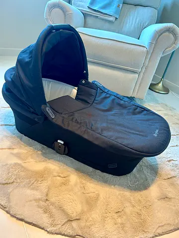 Black bassinet attachment for Cybex Gazelle in excellent condition