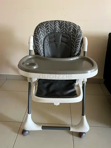 Comfortable adjustable baby high chair with removable tray