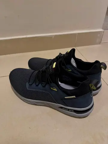 Men's casual athletic sneakers - lightly used, size available