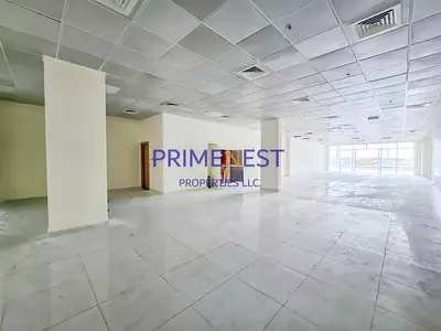 EXTENSIVE SHOWROOM-PRIME SPOT-SPLIT UNITS OPTION