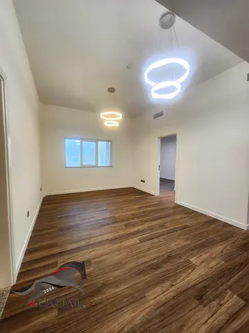 Upgraded 1 BR / Vacant Unit / Mid Floor
