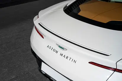 2025 Aston Martin DB12 — фото 10
