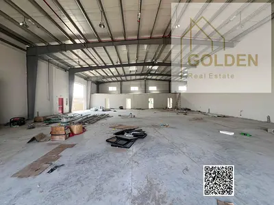 1000كيلوواط كهرباء | مستودع صناعي مع مكاتب وسكن عمال للايجار على شارع رئيسي بأم القيوين