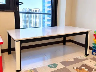 White marble-top center table for Sofa center - excellent condition