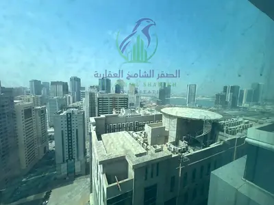 شقة غرفة وصالة للإيجار السنوي في التعاون الشارقة على شارع التعاون الرئيسي مقابل إكسبو مع بلكونة وحمامين