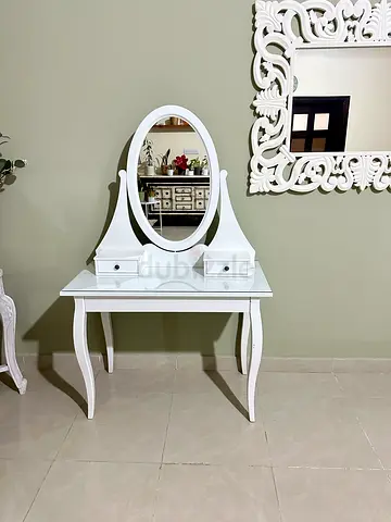 IKEA HEMNES Dressing Table with Mirror – Good Condition

Classic and practical IKEA HEMNES dressing