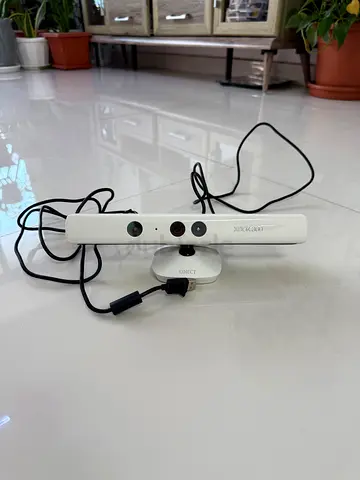 Microsoft Xbox 360 Kinect Sensor with Power Cable and Controller and HDMI cable - Working