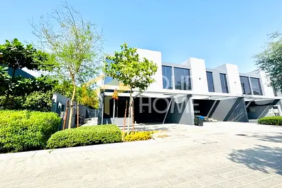 Elegant Townhouse | Brand New | Close to Pool