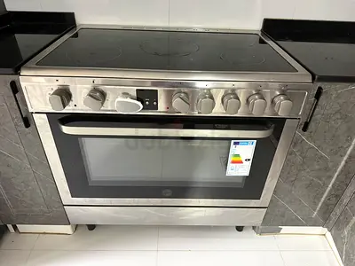 Price Reduced - 2 years old Stainless Steel Electric Cooker with Ceramic Hob and Oven Like New