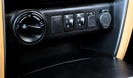 2021 Toyota FORTUNER — миниатюра 16