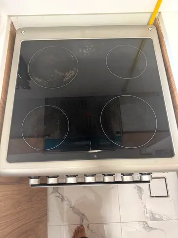 Used Glass-Top Electric Cooktop with 4 Burners (Needs Cleaning)