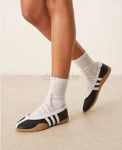 Adidas Originals Samba-inspired Black & White Indoor Shoes - UK 6 (preloved)
