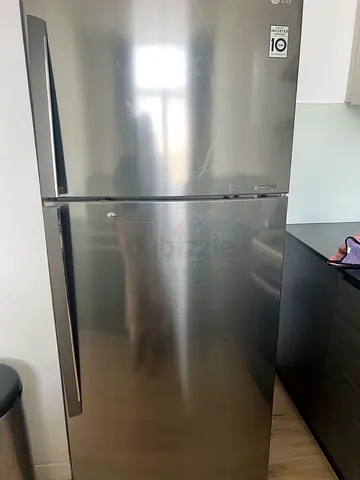 Stainless Steel top Freezer Refrigerator - Excellent Condition