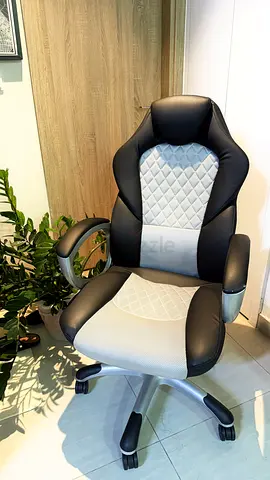 Adjustable High-Back Office Chair – Padded, Reclining & Height Adjustable