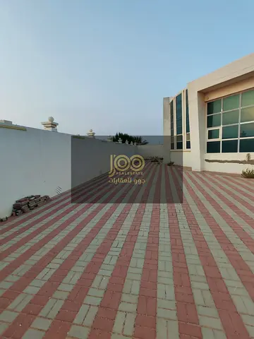فيلا مميزة بمساحات كبيره وتصميم عملي يناسب العائلات الكبيرة