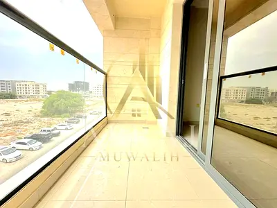 شقة (غرفة وصالة) بمساحة واسعة (سرير بحجم كينغ) وحمامين، مقابل 43 ألفاً فقط، مع 45 يوماً مجاناً وإمكانية الدفع عبر 8 شيكات.