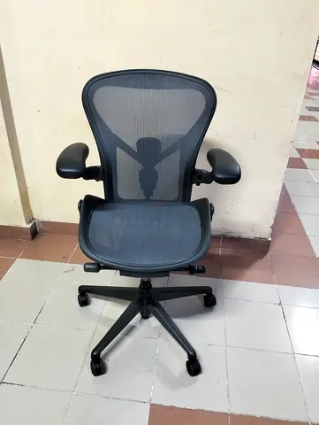 Herman miller Aeron remastered size B fully loaded available for selling