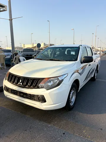 Mitsubishi L200 Double Cab GL GCC Specs Model 2018 155,000 km