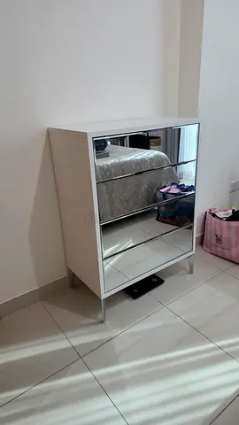 White mirrored dresser with 4 sliding mirrored doors - good condition